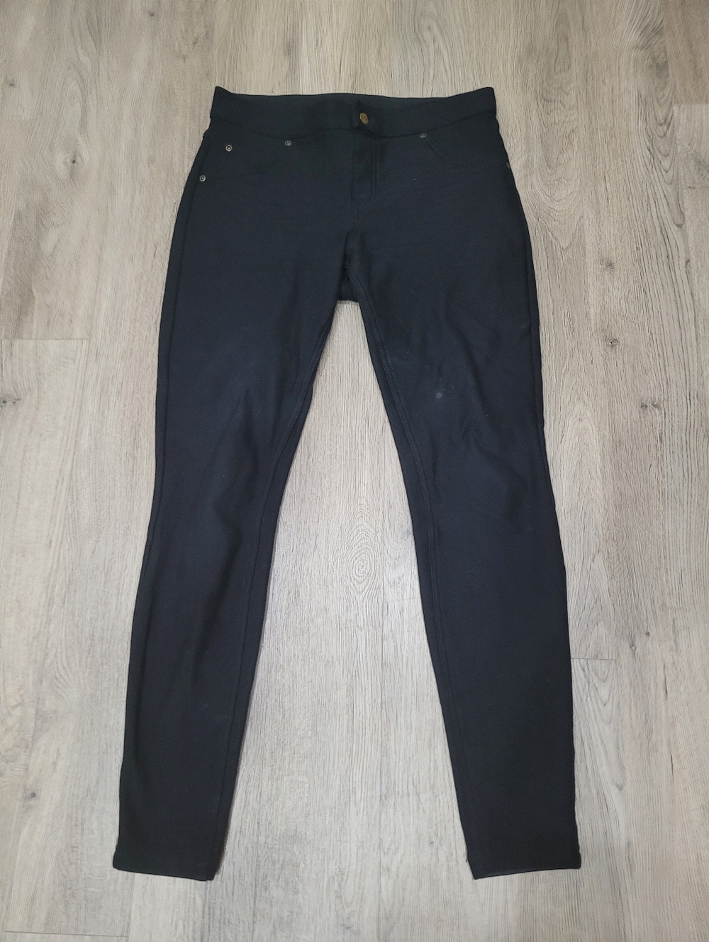 2/$20 HUE Black Pull Up Pant Size: M